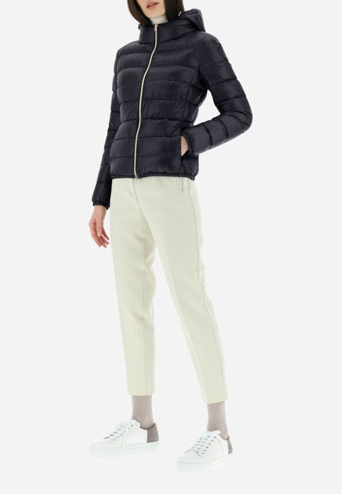 пуховик  по цене 86900 руб вид справа