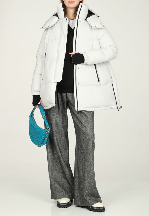 пуховик  по цене 134900 руб вид справа