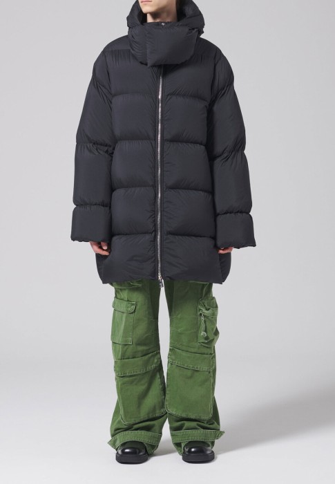 пуховик  по цене 188900 руб вид справа