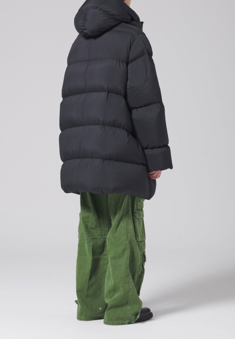 Товар черного цвета с внутренней стороны