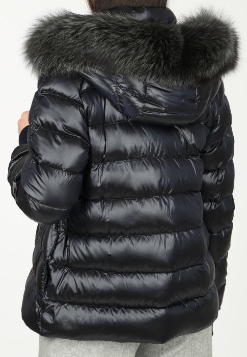 Товар синего цвета с внутренней стороны