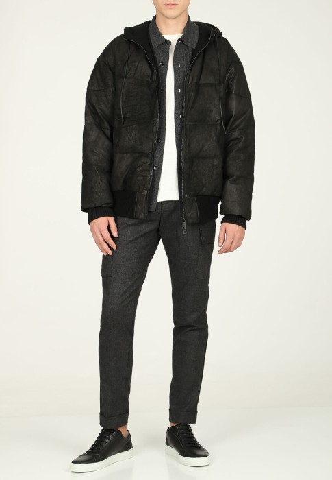 пуховик  по цене 162650 руб вид справа