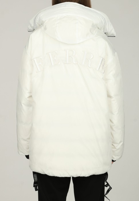 Товар белого цвета с внутренней стороны