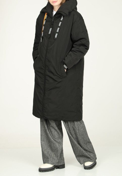 пуховик  по цене 114900 руб вид справа