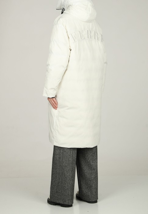 Товар белого цвета с внутренней стороны