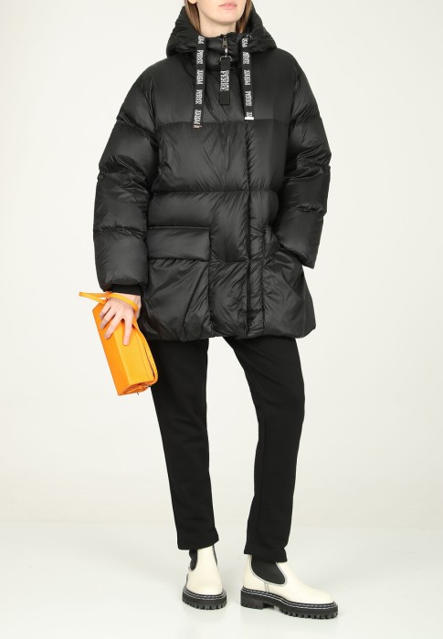 пуховик  по цене 96900 руб вид справа