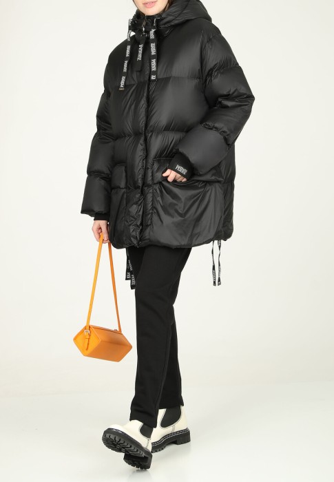 пуховик  из италии вид сбоку