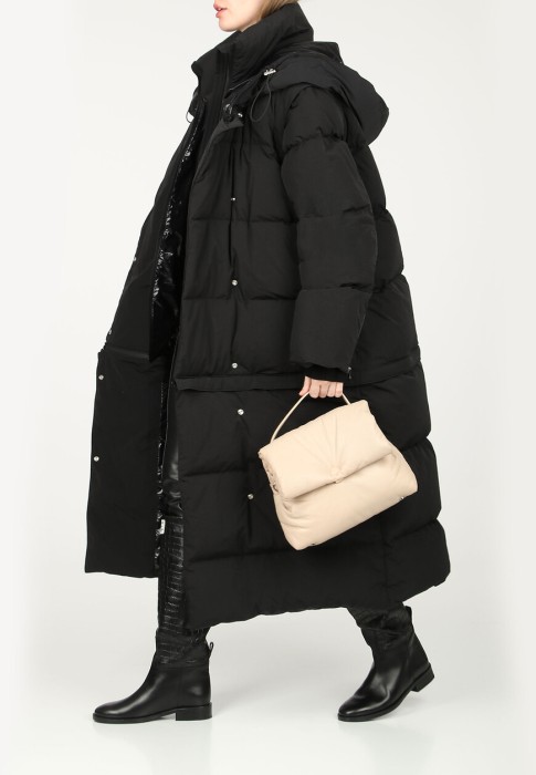 Товар черного цвета с внутренней стороны