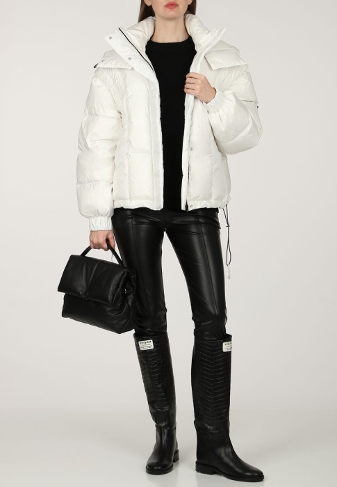 пуховик  по цене 140900 руб вид справа