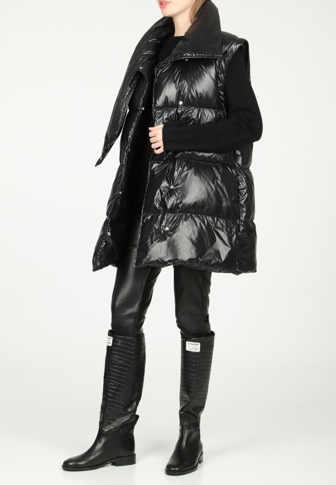 Товар черного цвета с внутренней стороны