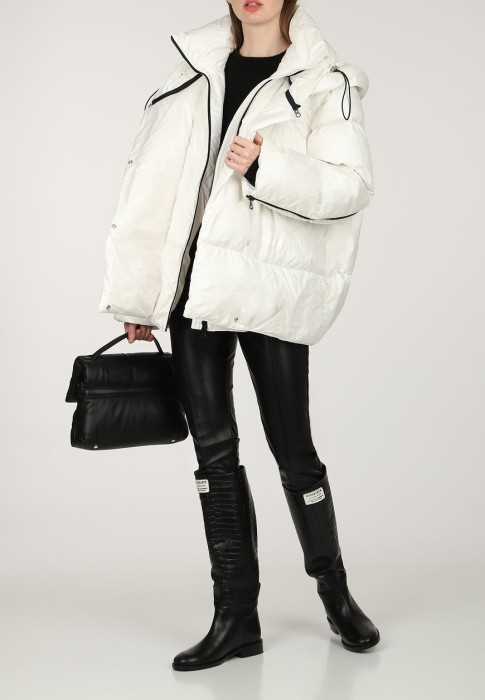 пуховик  по цене 156900 руб вид справа