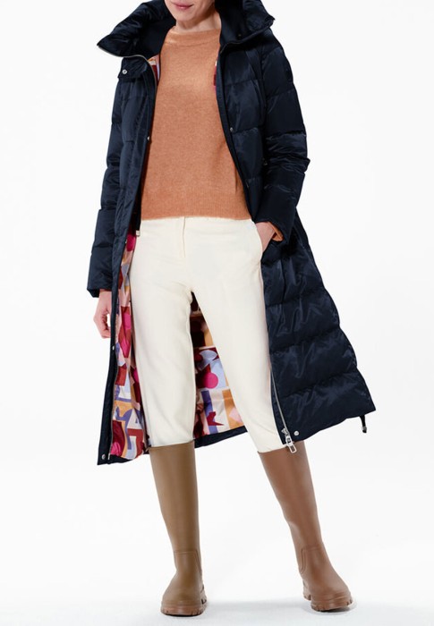 пуховик  по цене 85900 руб вид справа