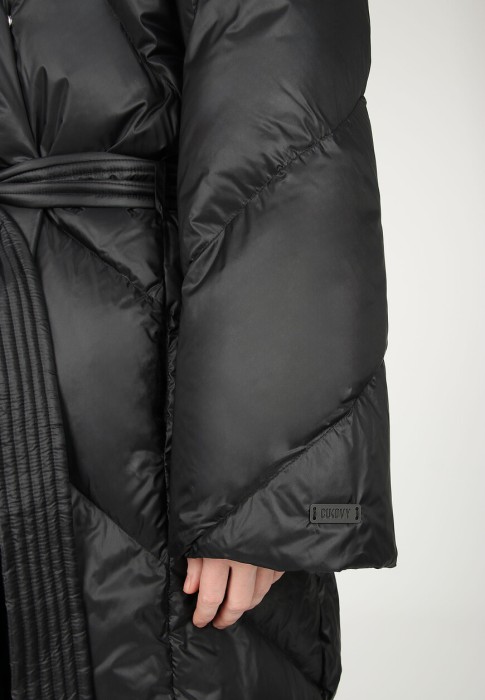 Товар черного цвета с внутренней стороны