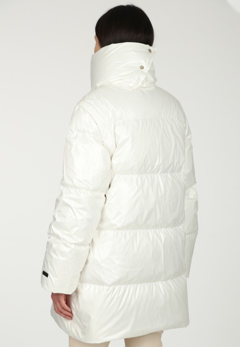 Товар белого цвета с внутренней стороны