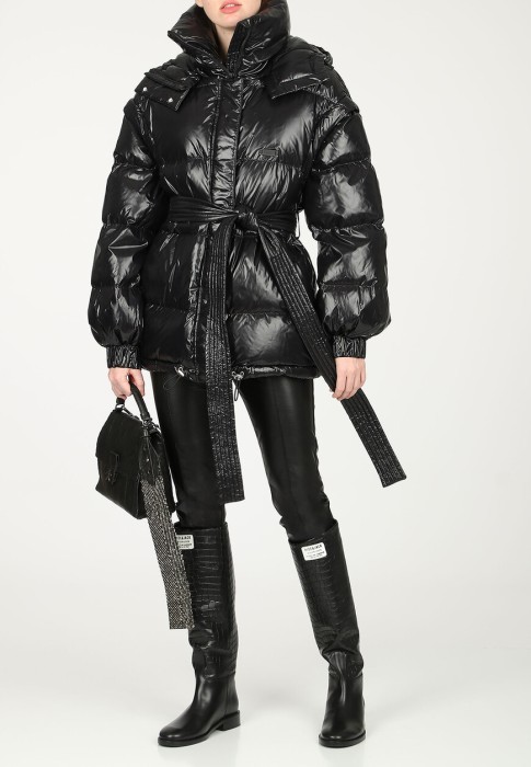 пуховик  по цене 148900 руб вид справа