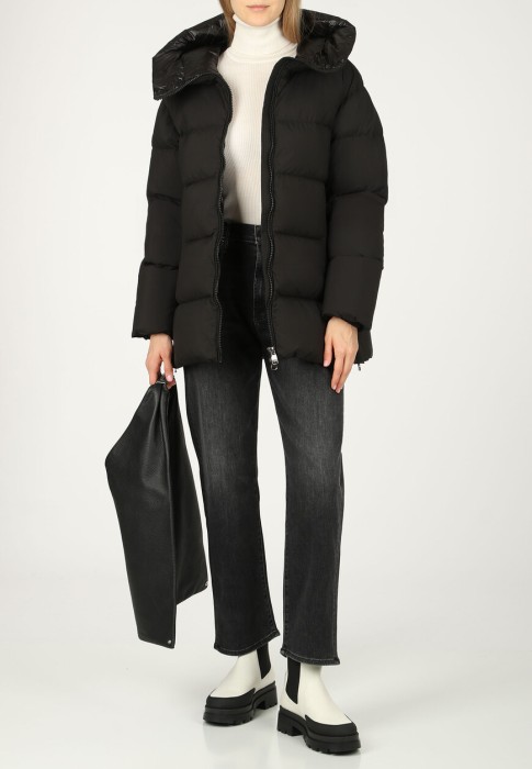 пуховик  по цене 71900 руб вид справа