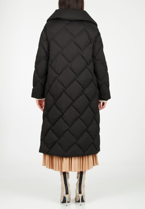 Товар черного цвета с внутренней стороны