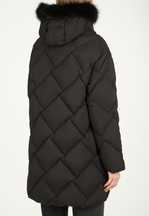 Товар черного цвета с внутренней стороны