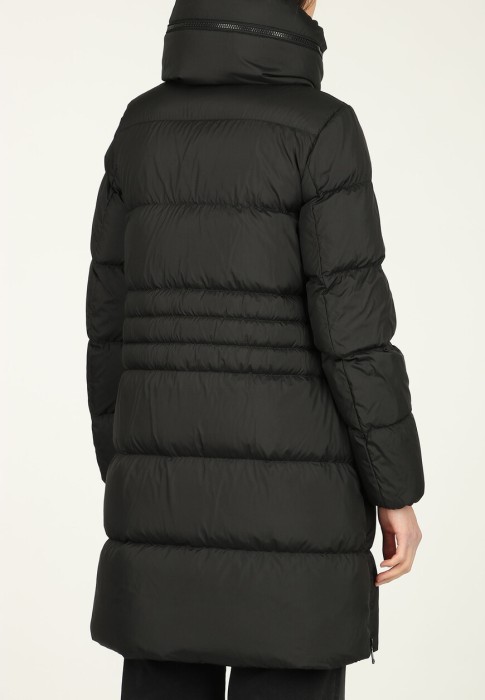 Товар черного цвета с внутренней стороны