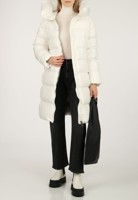 пуховик  по цене 75900 руб вид справа