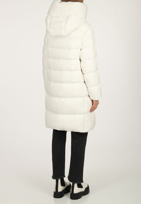 Товар белого цвета с внутренней стороны