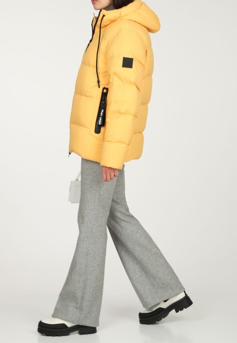 пуховик  из италии вид сбоку