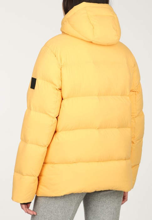 Товар желтого цвета с внутренней стороны