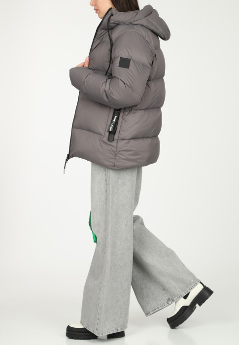 пуховик  из италии вид сбоку