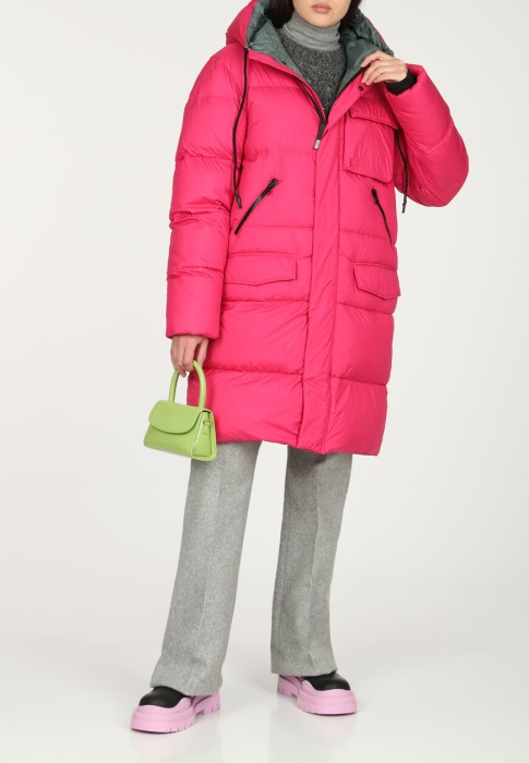 пуховик  по цене 58900 руб вид справа