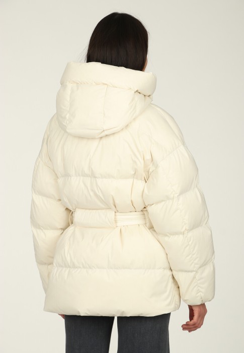 Товар бежевого цвета с внутренней стороны