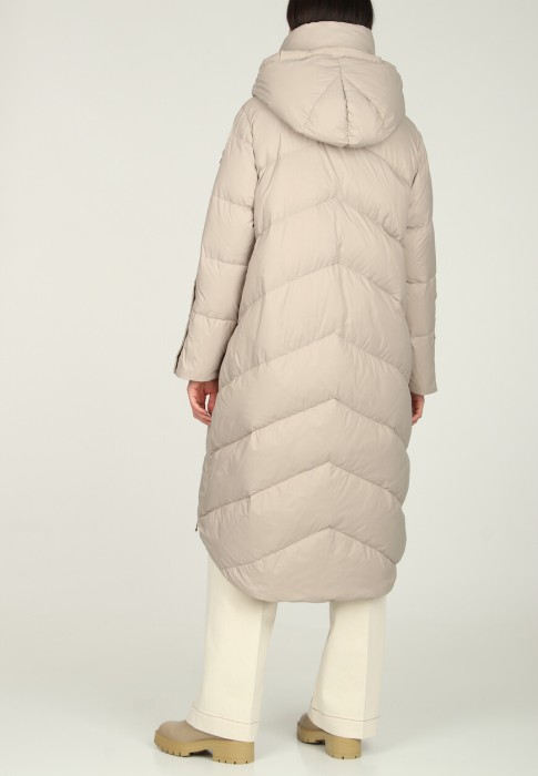 Товар бежевого цвета с внутренней стороны