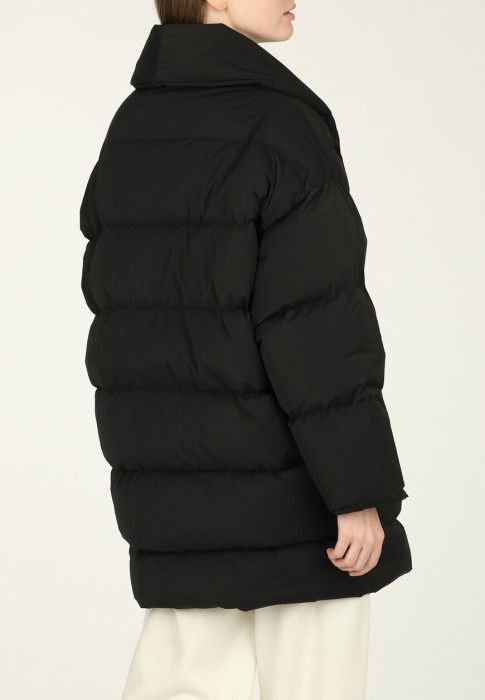 Товар черного цвета с внутренней стороны