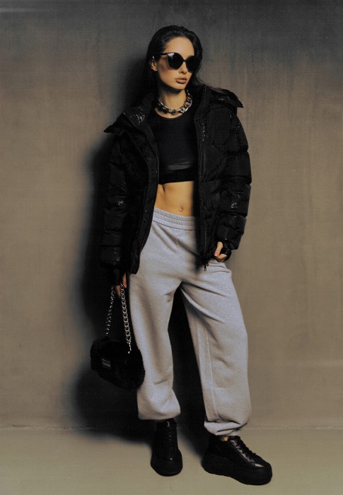 пуховик  из италии вид сбоку