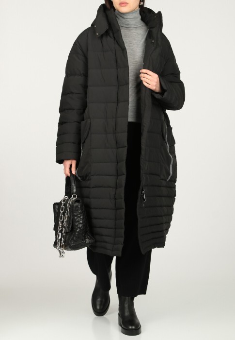 пуховик  по цене 94680 руб вид справа