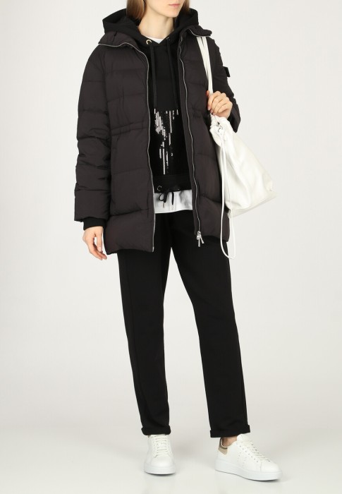 пуховик  по цене 108900 руб вид справа