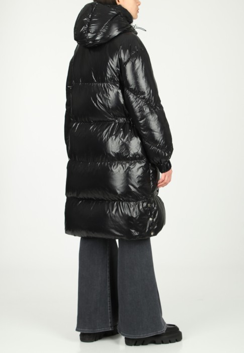 Товар черного цвета с внутренней стороны