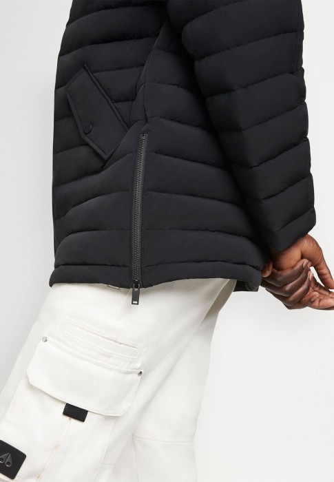 пуховик  из канады вид сбоку