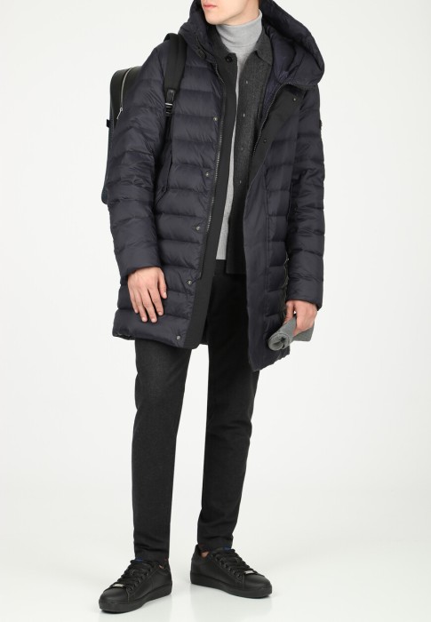 пуховик  по цене 45500 руб вид справа