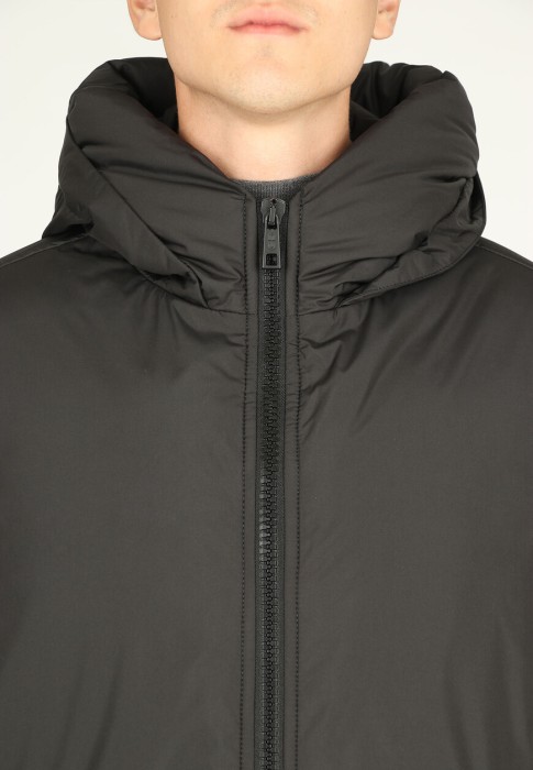 Товар черного цвета с внутренней стороны