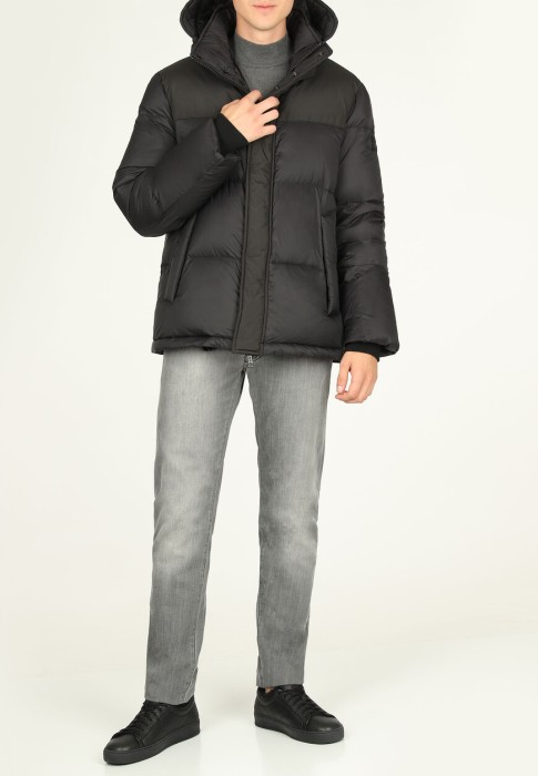 пуховик  по цене 122750 руб вид справа