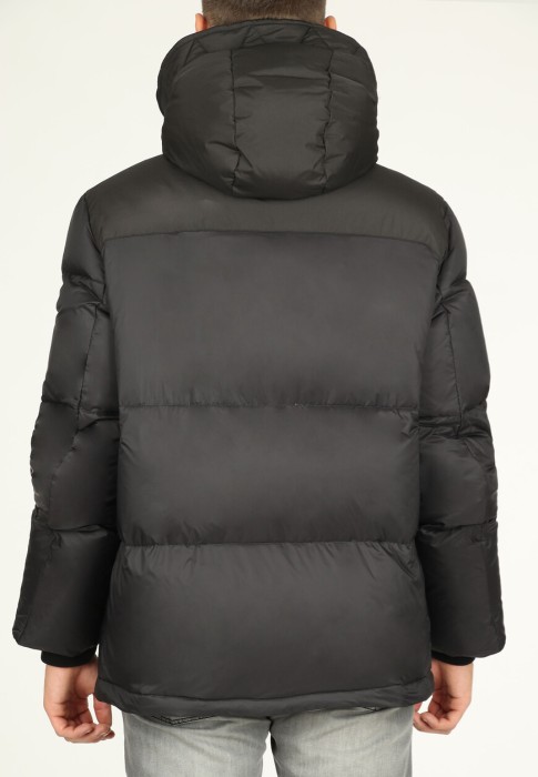 пуховик  из италии вид сбоку