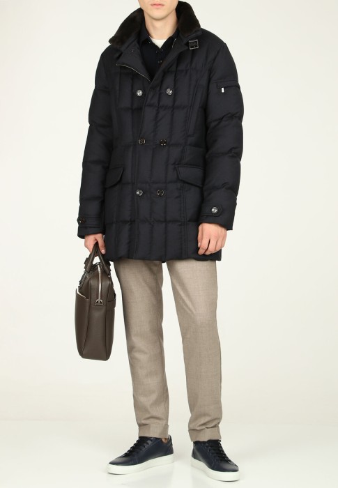 пуховик  по цене 217490 руб вид справа