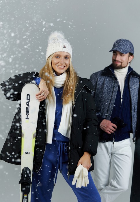 Товар черного цвета с внутренней стороны