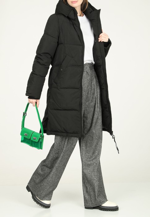 пуховик  по цене 109900 руб вид справа