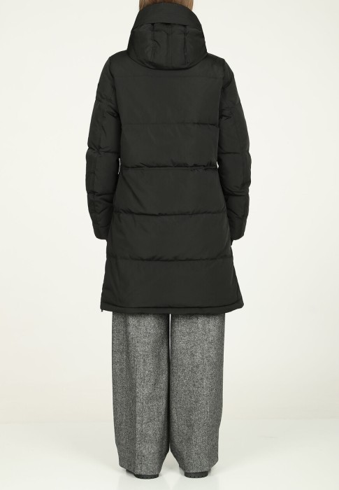 Товар черного цвета с внутренней стороны