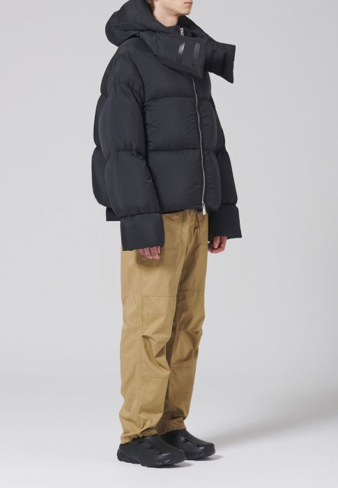 Товар черного цвета с внутренней стороны