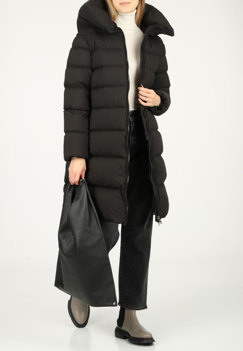 пуховик  по цене 75900 руб вид справа