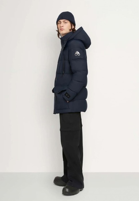 пуховик  по цене 101360 руб вид справа