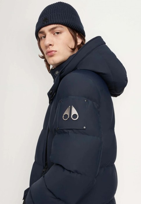 Товар синего цвета с внутренней стороны