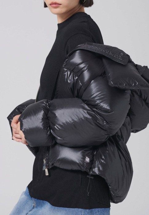 Товар черного цвета с внутренней стороны